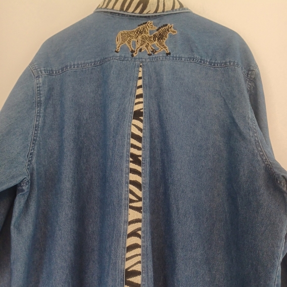 Dressbarn Shirt Womens 14-16 Denim Zebra Embroidery Button Long Sleeve - Picture 6 of 10